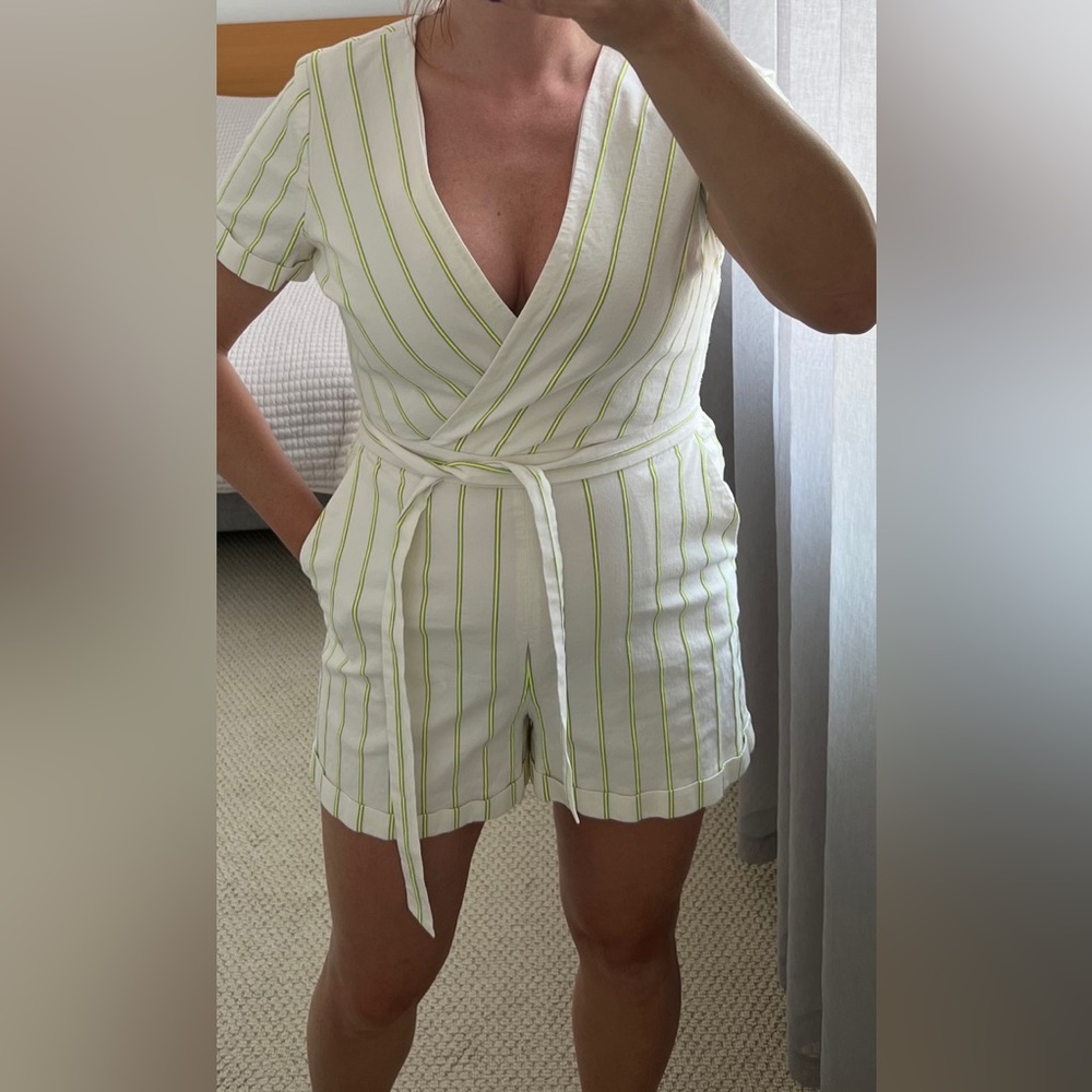 BANANA REPUBLIC Size 10 Romper Ivory Yellow Striped Short Sleeve